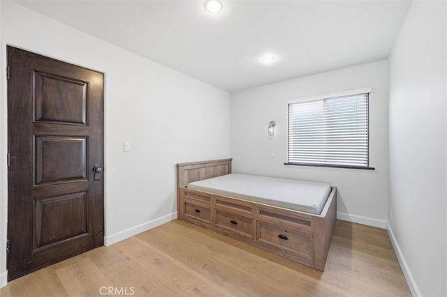 221 24th Street, Manhattan Beach, CA 90266