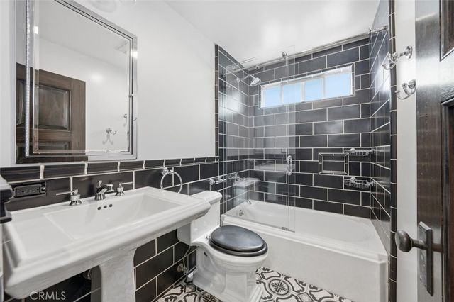 221 24th Street, Manhattan Beach, CA 90266