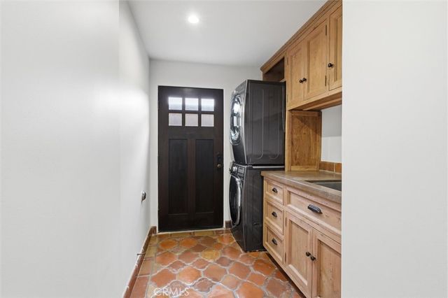 221 24th Street, Manhattan Beach, CA 90266