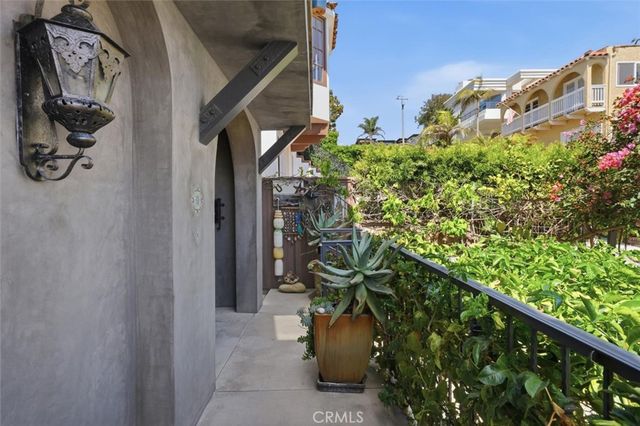 221 24th Street, Manhattan Beach, CA 90266