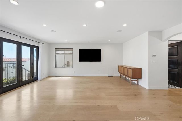 221 24th Street, Manhattan Beach, CA 90266
