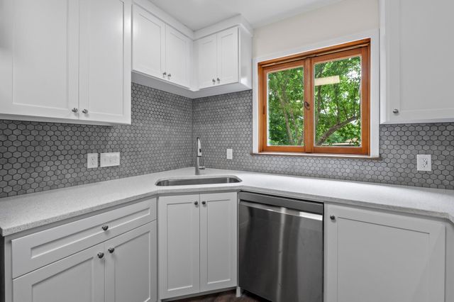 1110 Somerset Ave, Austin, TX 78753