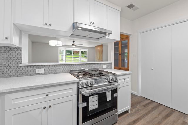 1110 Somerset Ave, Austin, TX 78753