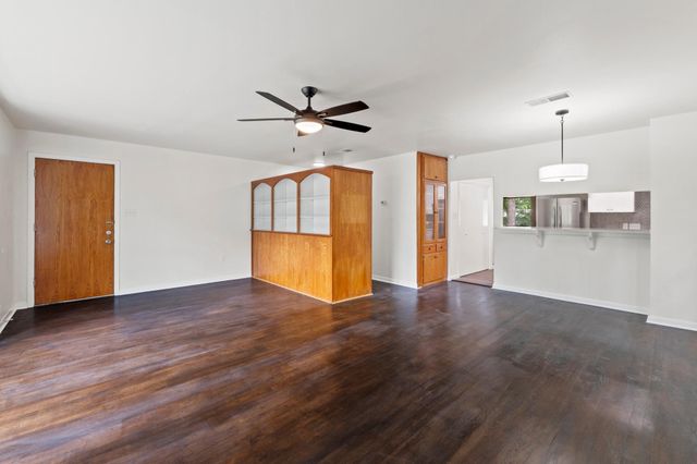 1110 Somerset Ave, Austin, TX 78753