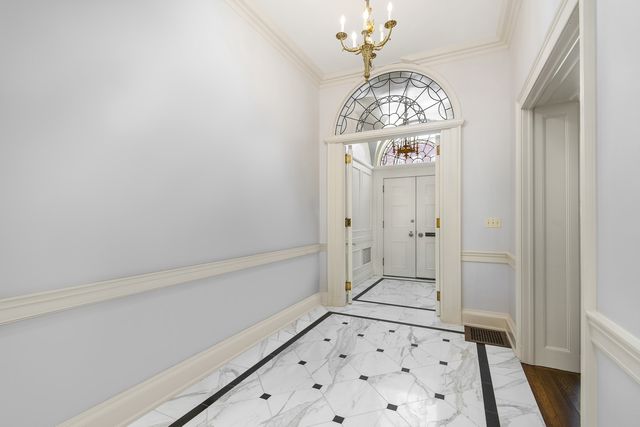 1425 N State Parkway, Chicago, IL 60610