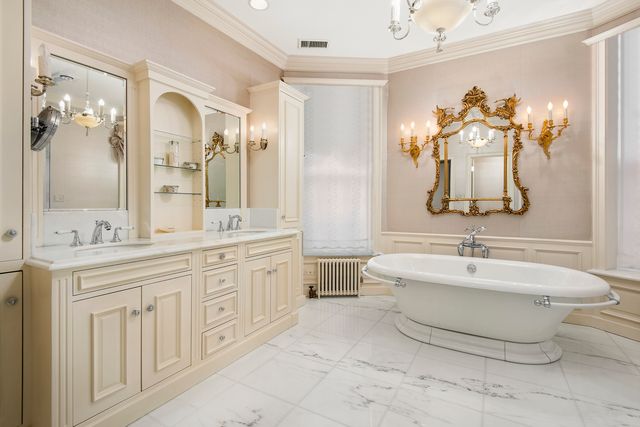 1425 N State Parkway, Chicago, IL 60610