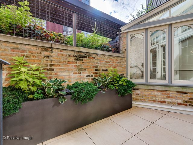 1425 N State Parkway, Chicago, IL 60610