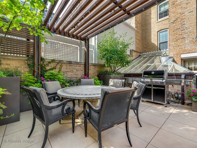 1425 N State Parkway, Chicago, IL 60610