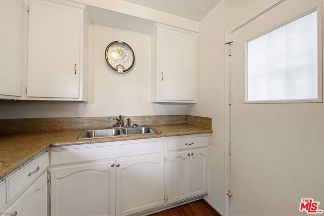 10025 S Western Avenue, Los Angeles, CA 90047