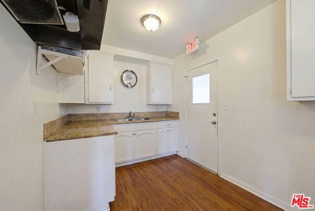 10025 S Western Avenue, Los Angeles, CA 90047