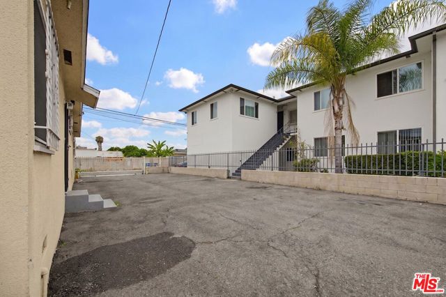 10025 S Western Avenue, Los Angeles, CA 90047
