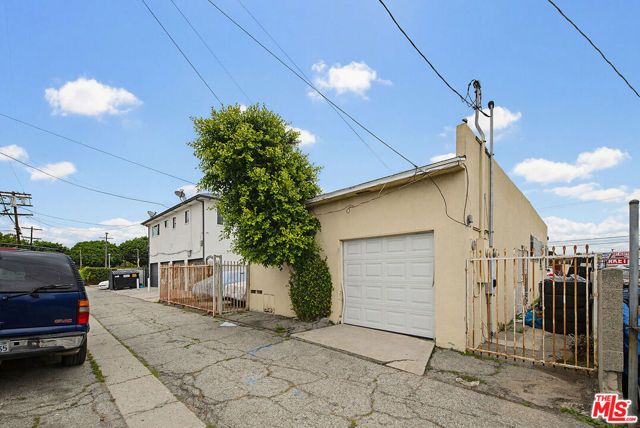 10025 S Western Avenue, Los Angeles, CA 90047