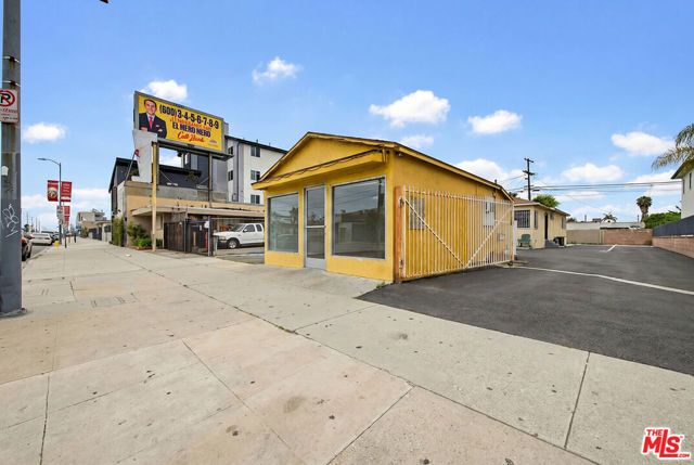 10025 S Western Avenue, Los Angeles, CA 90047