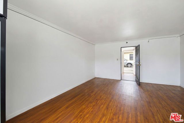 10025 S Western Avenue, Los Angeles, CA 90047