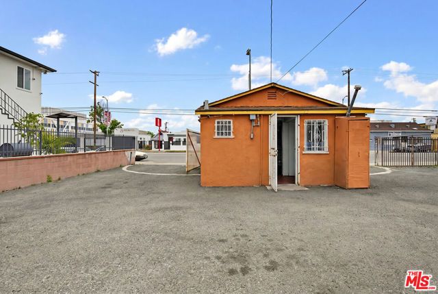 10025 S Western Avenue, Los Angeles, CA 90047