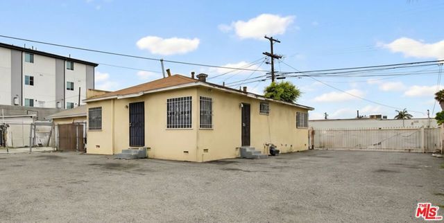 10025 S Western Avenue, Los Angeles, CA 90047
