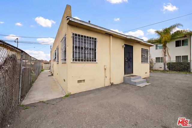 10025 S Western Avenue, Los Angeles, CA 90047