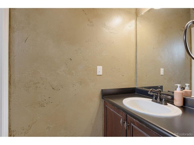 10122 Bluffmont Ln, Lone Tree, CO 80124