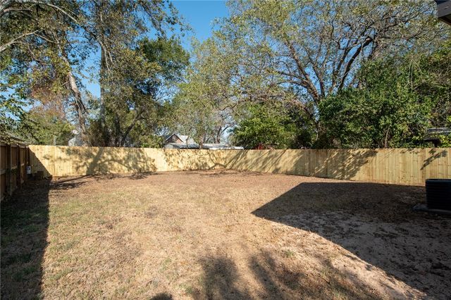 104 North Oneal Street, Caldwell, TX 77836