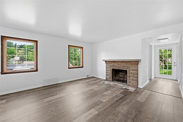 148 Sunrise Dr, Pleasant Hills, PA 15236
