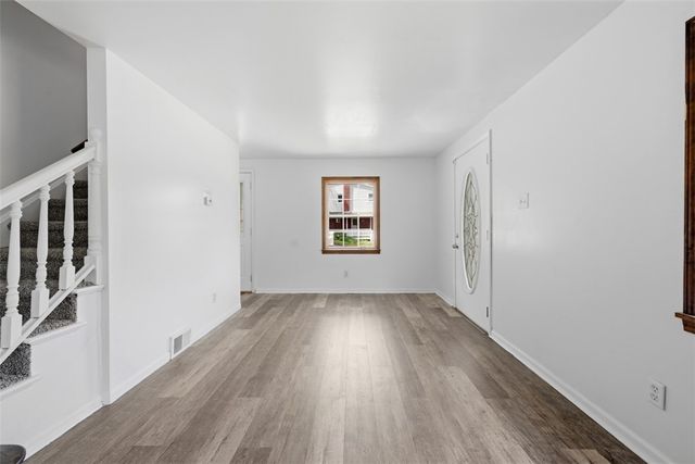 148 Sunrise Dr, Pleasant Hills, PA 15236