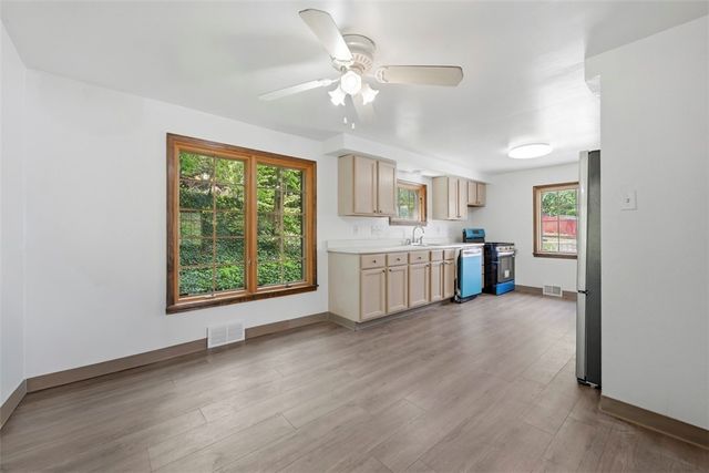 148 Sunrise Dr, Pleasant Hills, PA 15236