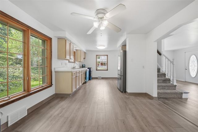 148 Sunrise Dr, Pleasant Hills, PA 15236