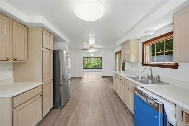 148 Sunrise Dr, Pleasant Hills, PA 15236
