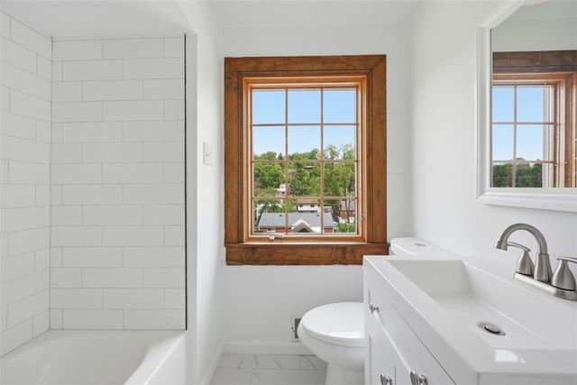 148 Sunrise Dr, Pleasant Hills, PA 15236