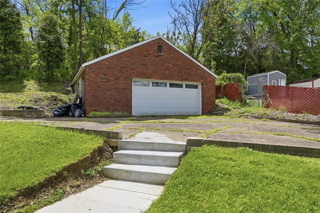 148 Sunrise Dr, Pleasant Hills, PA 15236