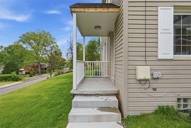 148 Sunrise Dr, Pleasant Hills, PA 15236