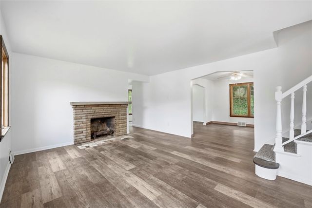 148 Sunrise Dr, Pleasant Hills, PA 15236