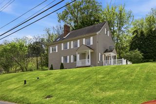 148 Sunrise Dr, Pleasant Hills, PA 15236