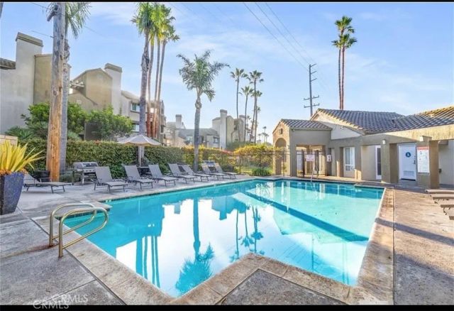 430 Lake Street, Huntington Beach, CA 92648