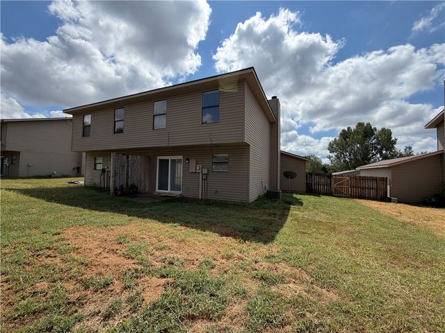 3424 W Harvard Street, Fayetteville, AR 72704
