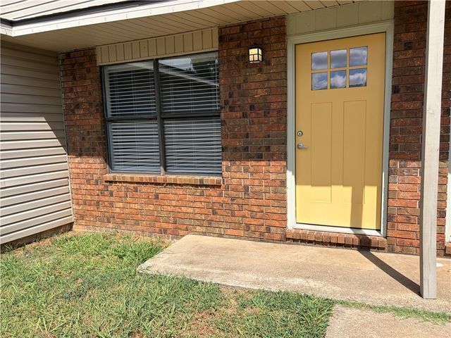 3424 W Harvard Street, Fayetteville, AR 72704