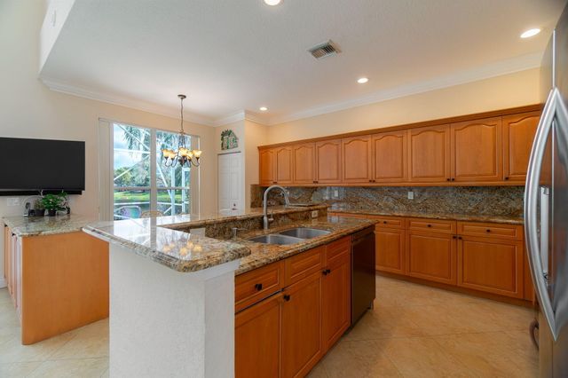 6005 Newport Village Way, Lake Worth, FL 33463