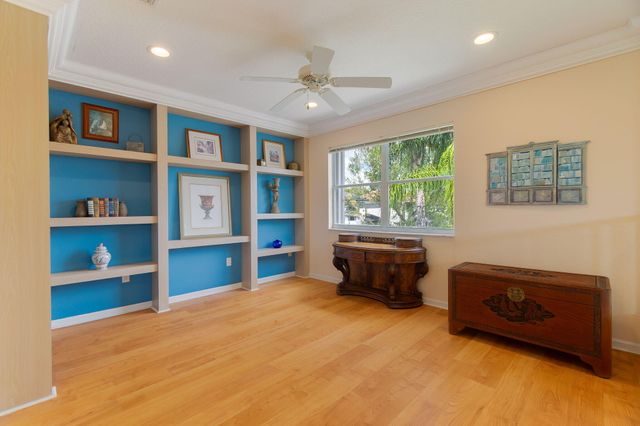 6005 Newport Village Way, Lake Worth, FL 33463