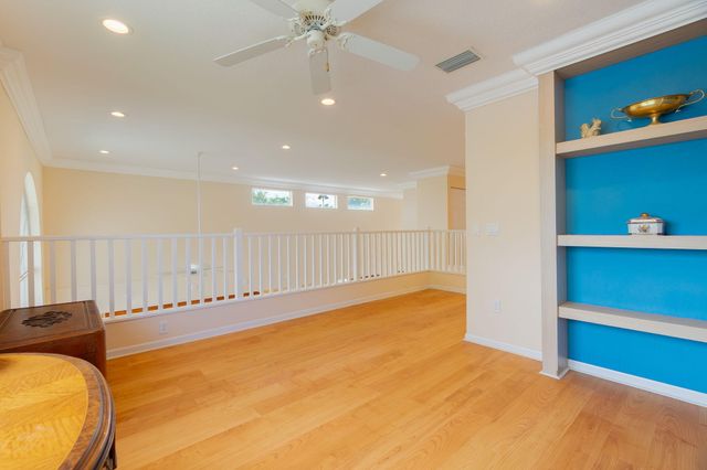 6005 Newport Village Way, Lake Worth, FL 33463