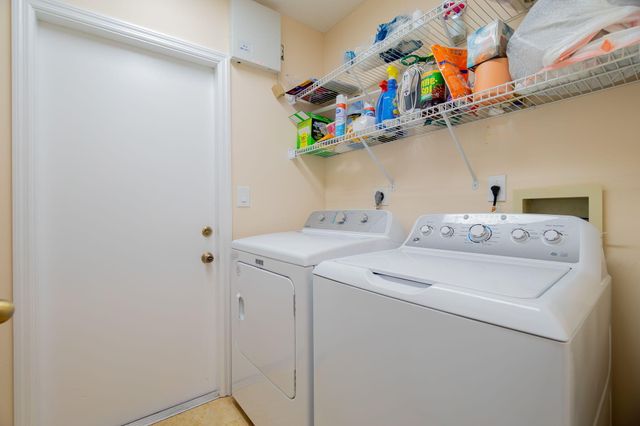 6005 Newport Village Way, Lake Worth, FL 33463