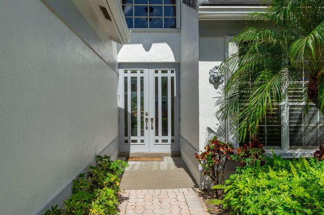 6005 Newport Village Way, Lake Worth, FL 33463