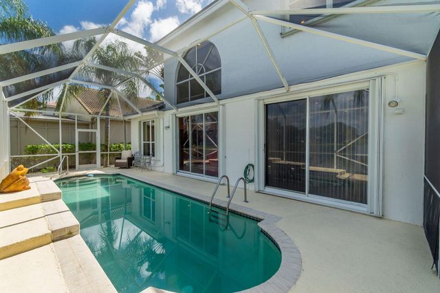 6005 Newport Village Way, Lake Worth, FL 33463