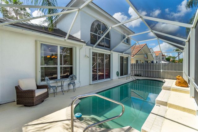 6005 Newport Village Way, Lake Worth, FL 33463