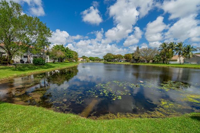 6005 Newport Village Way, Lake Worth, FL 33463