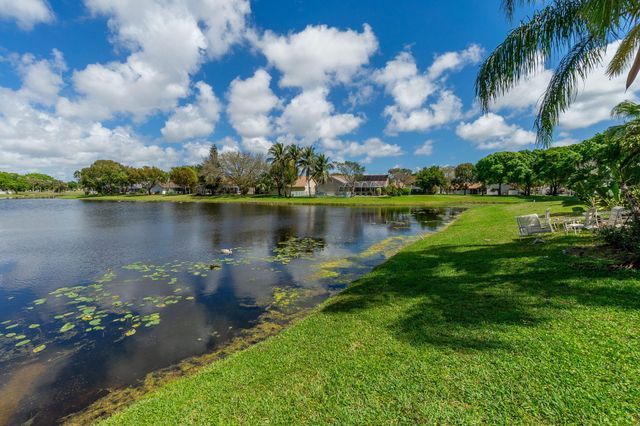 6005 Newport Village Way, Lake Worth, FL 33463