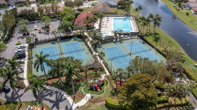 6005 Newport Village Way, Lake Worth, FL 33463