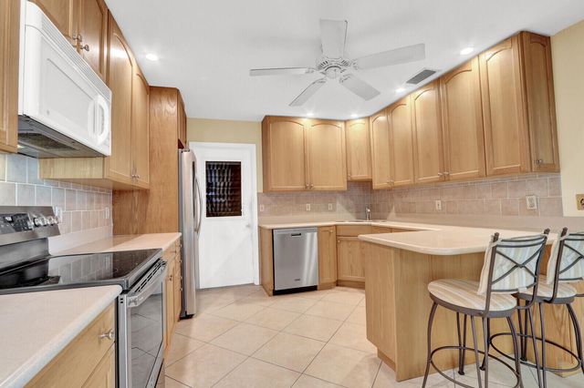 13 Ironwood Way N, Palm Beach Gardens, FL 33418