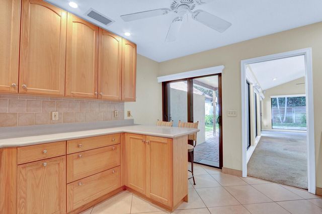 13 Ironwood Way N, Palm Beach Gardens, FL 33418