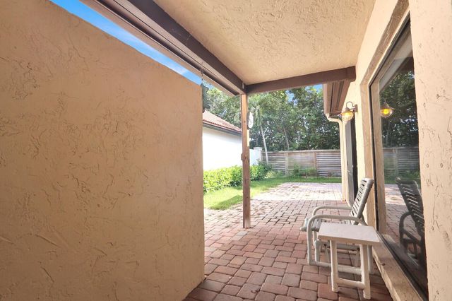 13 Ironwood Way N, Palm Beach Gardens, FL 33418