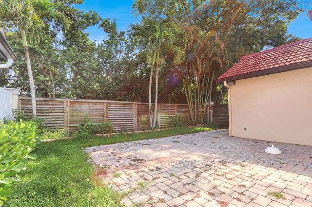 13 Ironwood Way N, Palm Beach Gardens, FL 33418
